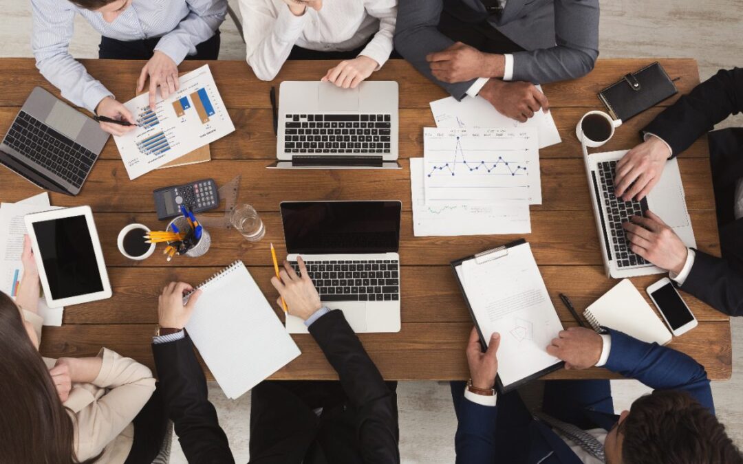 equipo de trabajo en una empresa, seguro de decesos colectivo para empresas