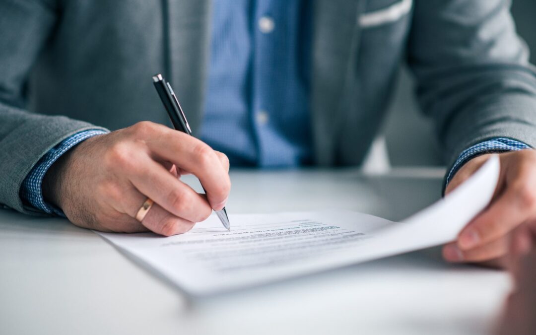 Cambiar de compañía de decesos sin perder antigüedad: firma del traspaso de póliza